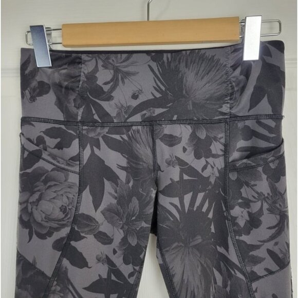 LULULEMON Practice Daily Crop Leggings in Brisk Bloom Black Soot Floral Print 6 - Picture 3 of 9